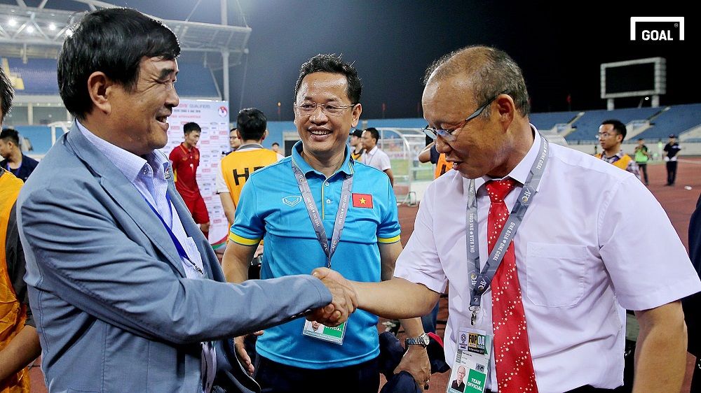 HLV Park Hang-seo - Trợ lý Lê Huy Khoa