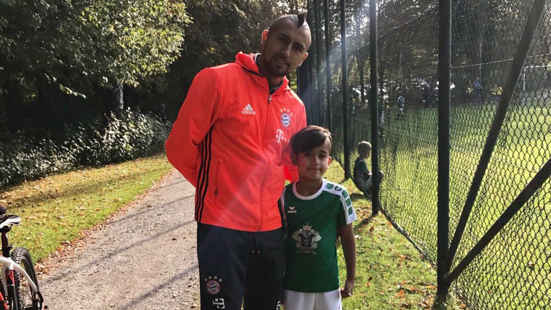 Arturo Vidal y su hijo Alonso