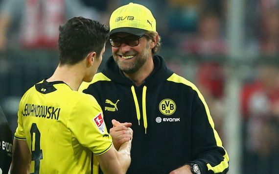Jürgen Klopp und Lewandowski jubeln gegen Bayern München