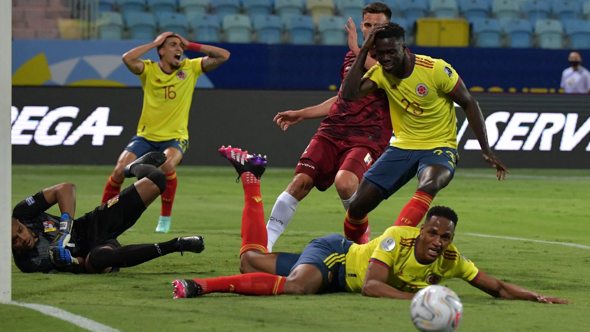 170421 Colombia Venezuela Davinson Yerry y Daniel Muñoz