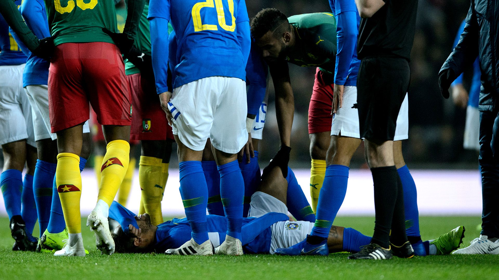 Neymar injury Brazil Cameroon Friendly 20112018