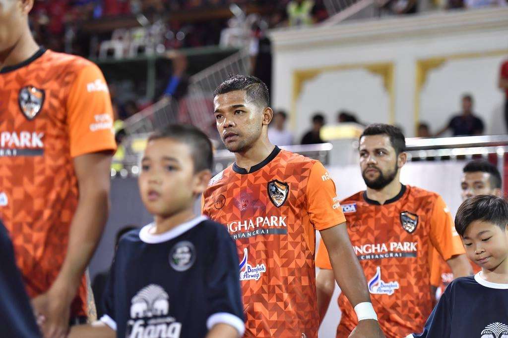 ประทุม ชูทอง