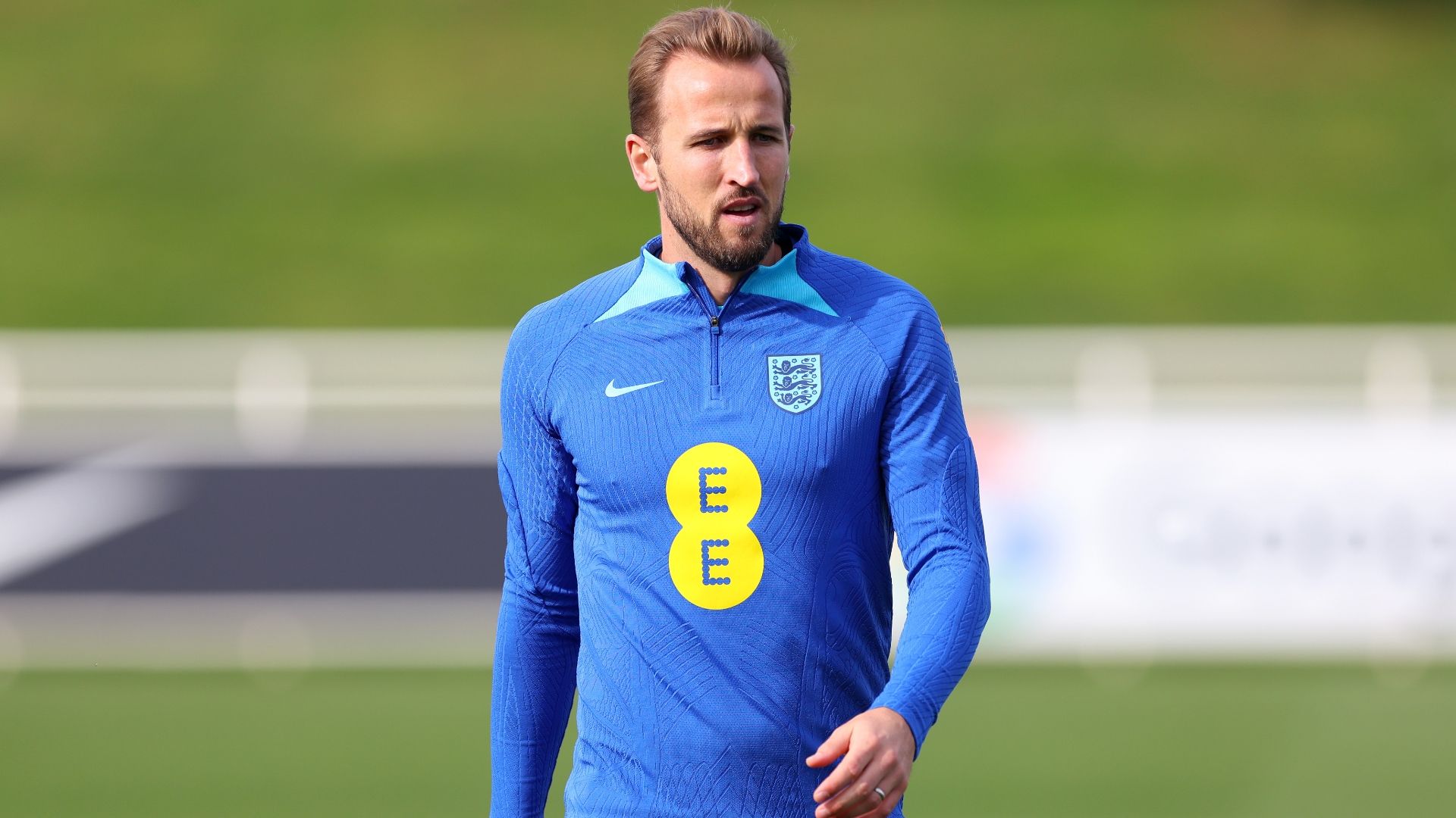 セール中‥ハリー・ケイン直筆サイン入り超 特大写真…Harry Kane… サッカー ハリー・ケイン 直筆サイン カード 貴重 - メルカリ