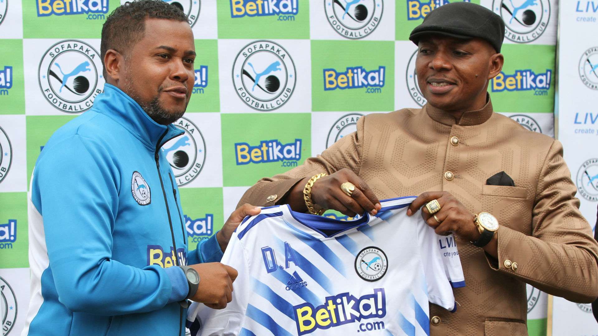 Newly appointed Sofapaka head coach Divaldo Alves with Elly Kalekwa.