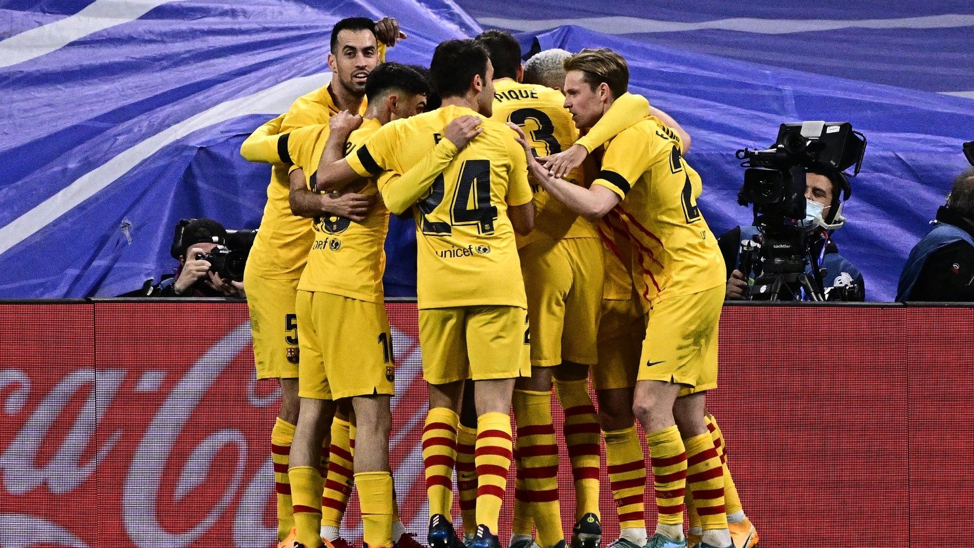 Barcelona celebrate 2021-22