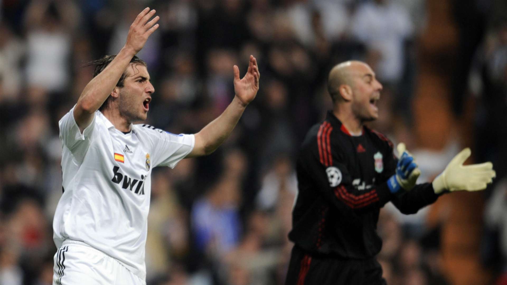 Gonzalo Higuain Pepe Reina Real Madrid Liverpool Champions League 2009
