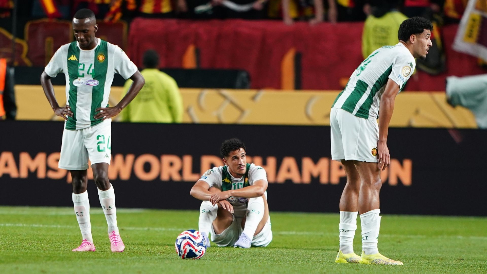 Elias Mokwana, Esperance