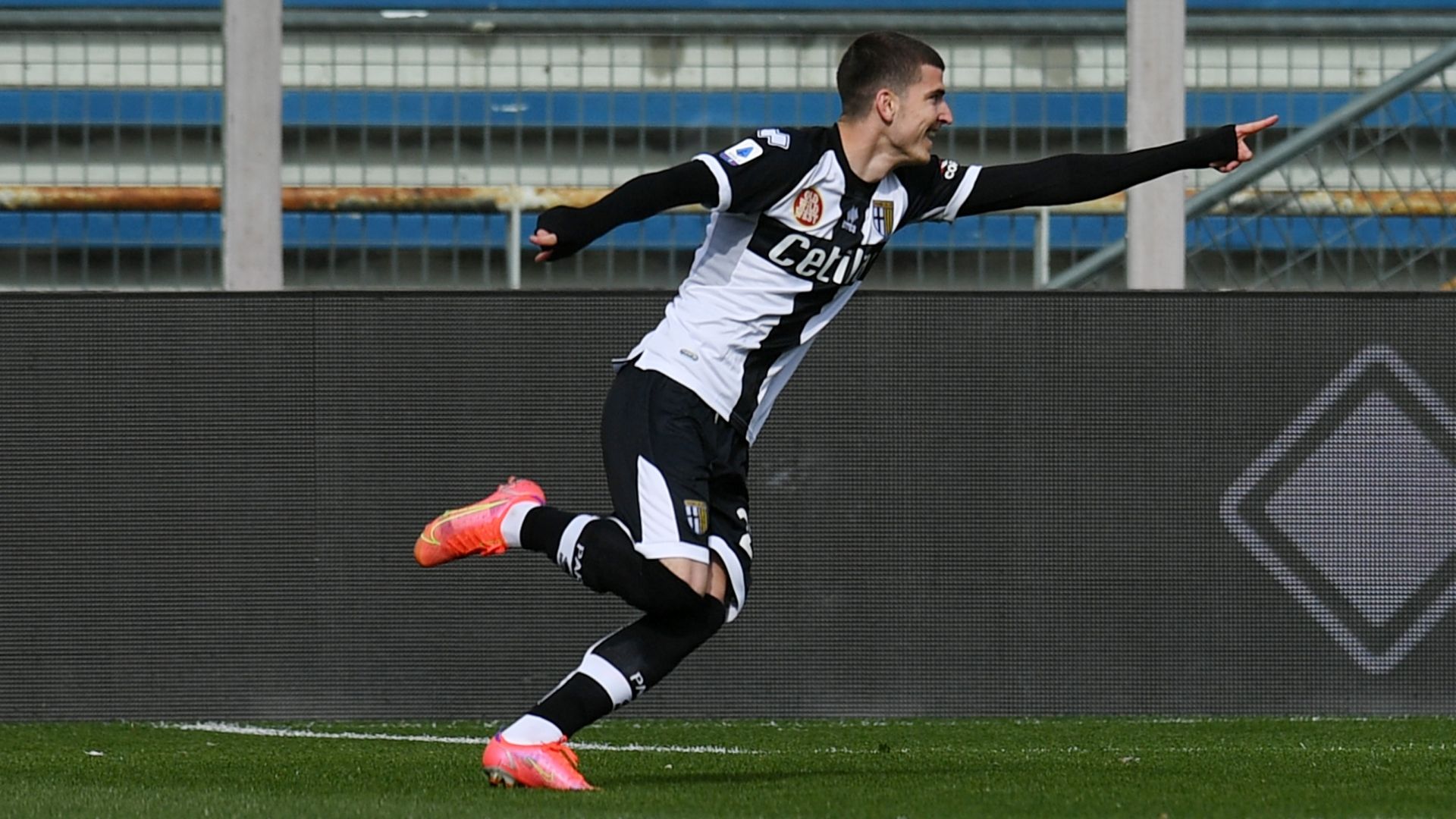 Mihaila celebrating Parma Roma