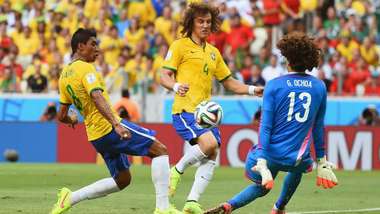 Guillermo Ochoa Paulinho Mexico Brazil 2014 World Cup