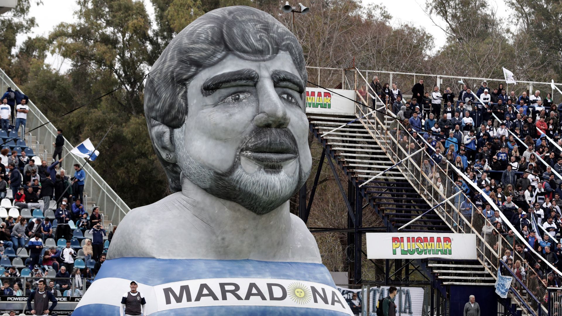 Perkenalan Diego Maradona