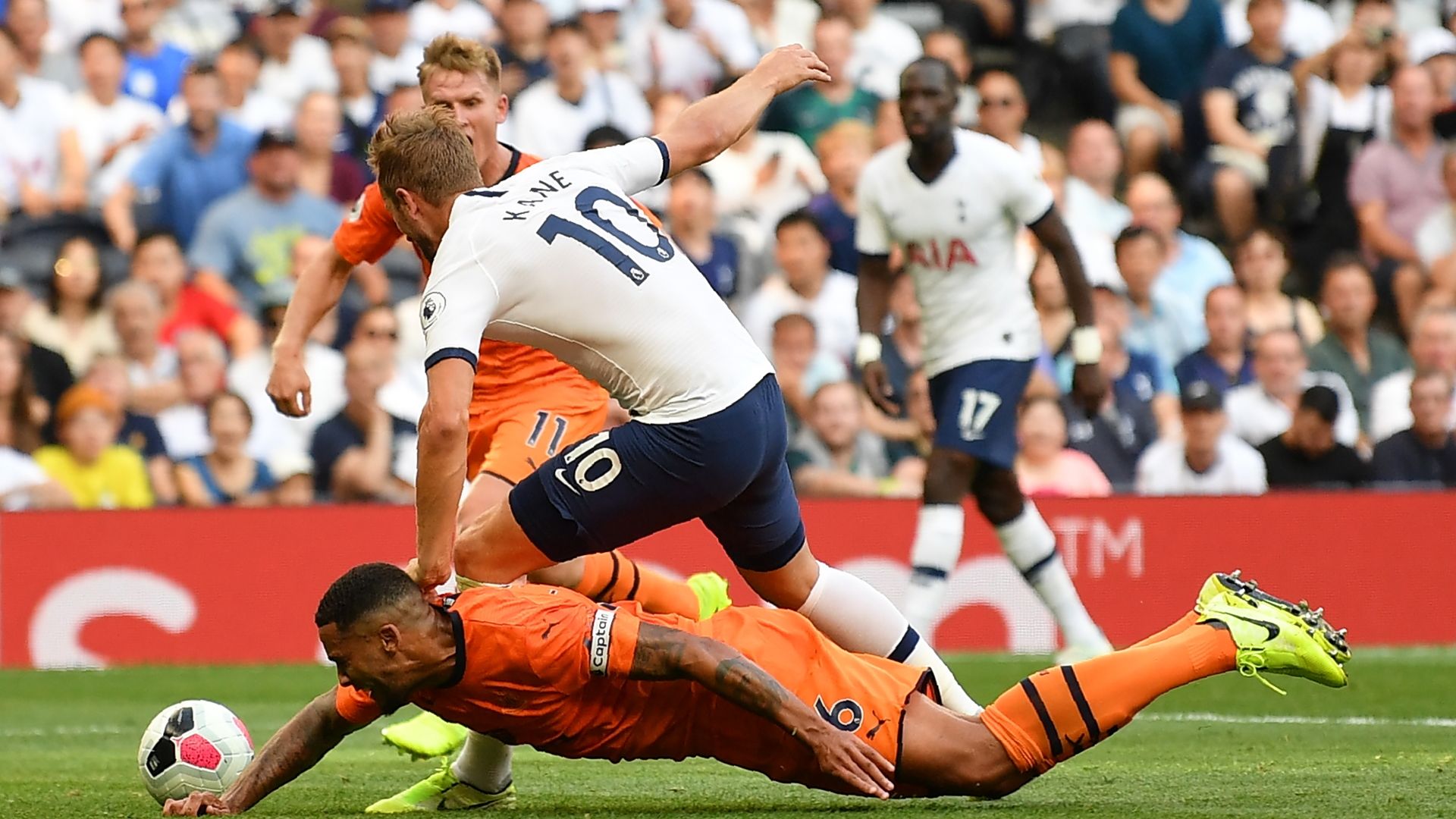 Harry Kane, Jamaal Lascelles, Tottenham vs Newcastle