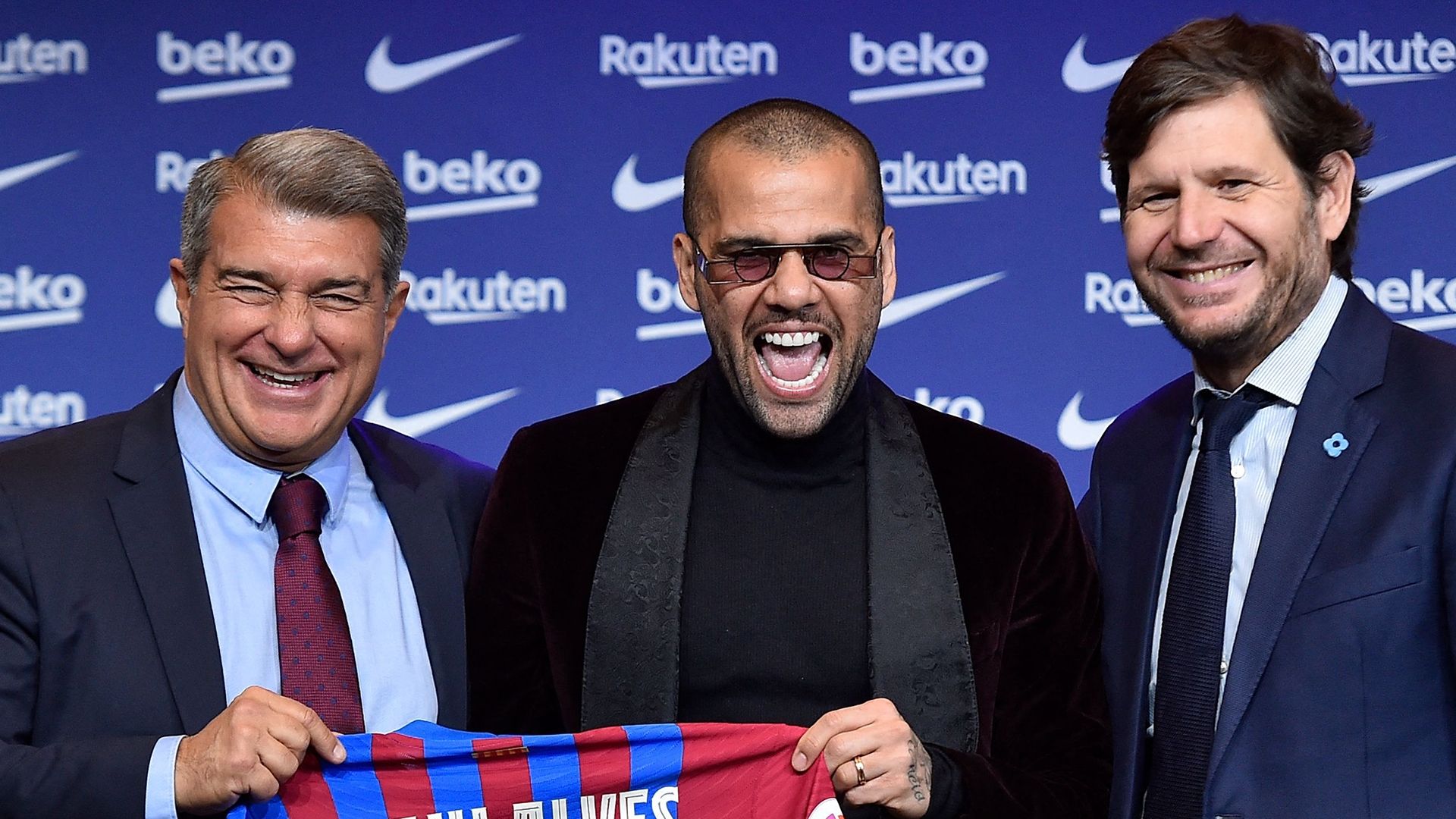 Joan Laporta Dani Alves Mateu Alemany Barcelona 2021-22