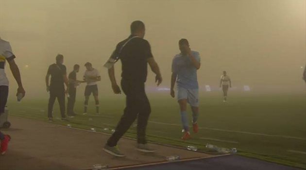 عاصفة ترابية في مباراة النصر والباطن