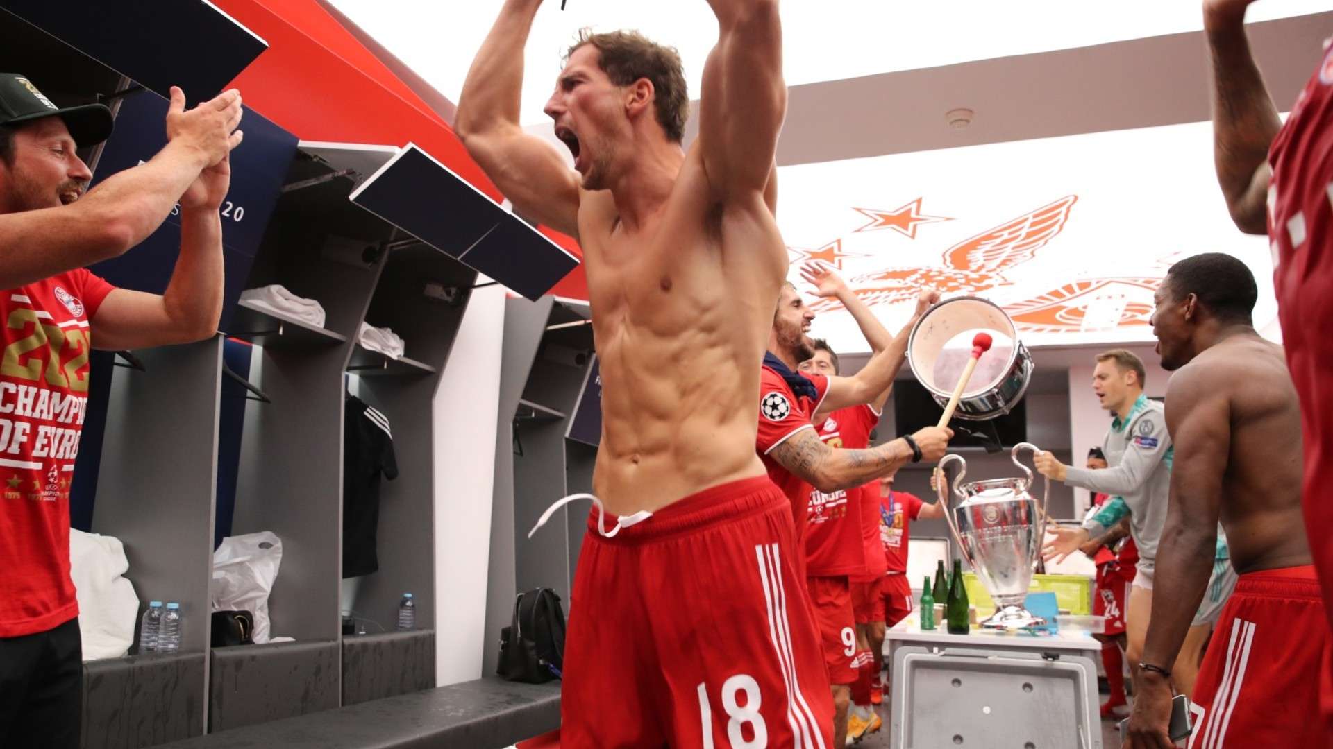 Festejos en el vestuario Bayern final Goretzka