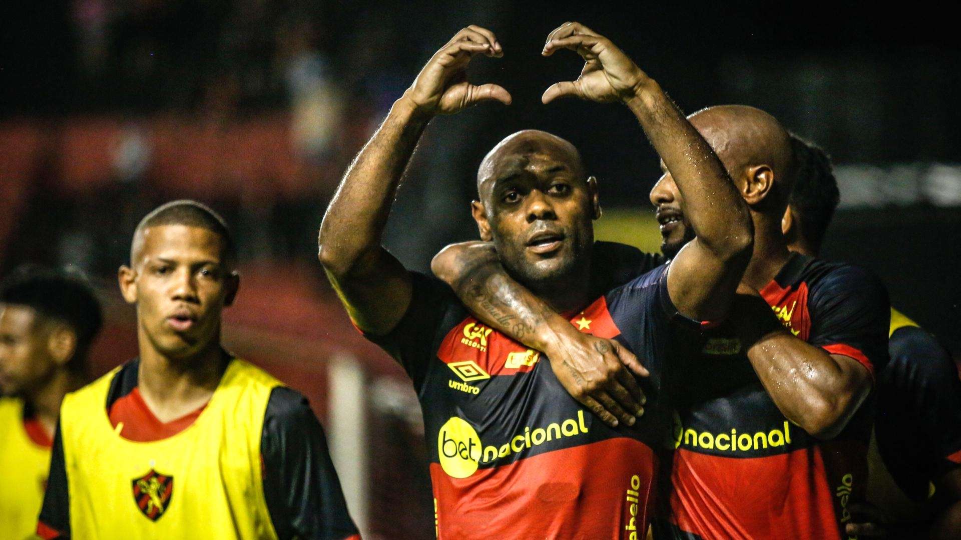 Vágner Love comemora gol pelo Sport Recife na Copa do Nordeste 2023