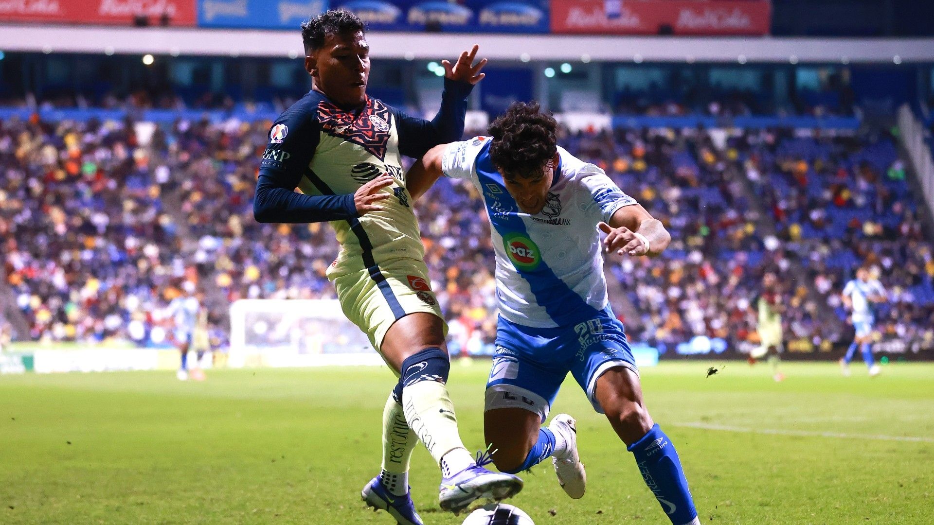 Roger Martínez Maximiliano Araujo Puebla América Clausura 2022