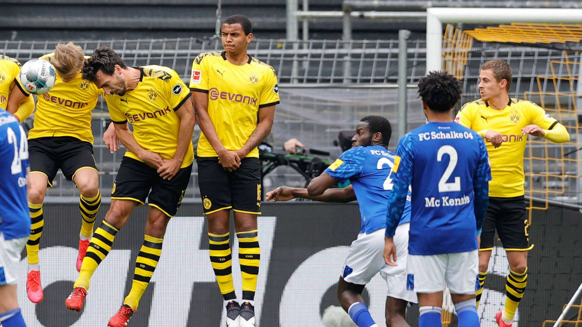GER ONLY Manuel Akanji Dortmund Bundesliga 16052020