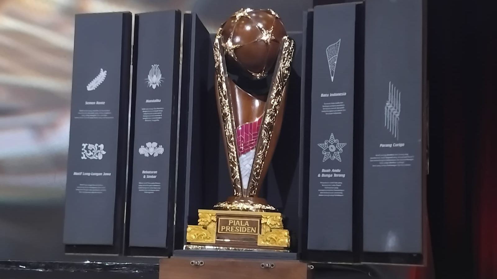Trofi Piala Presiden