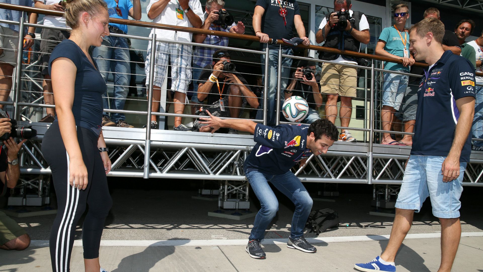 Daniel Ricciardo Sebastian Vettel