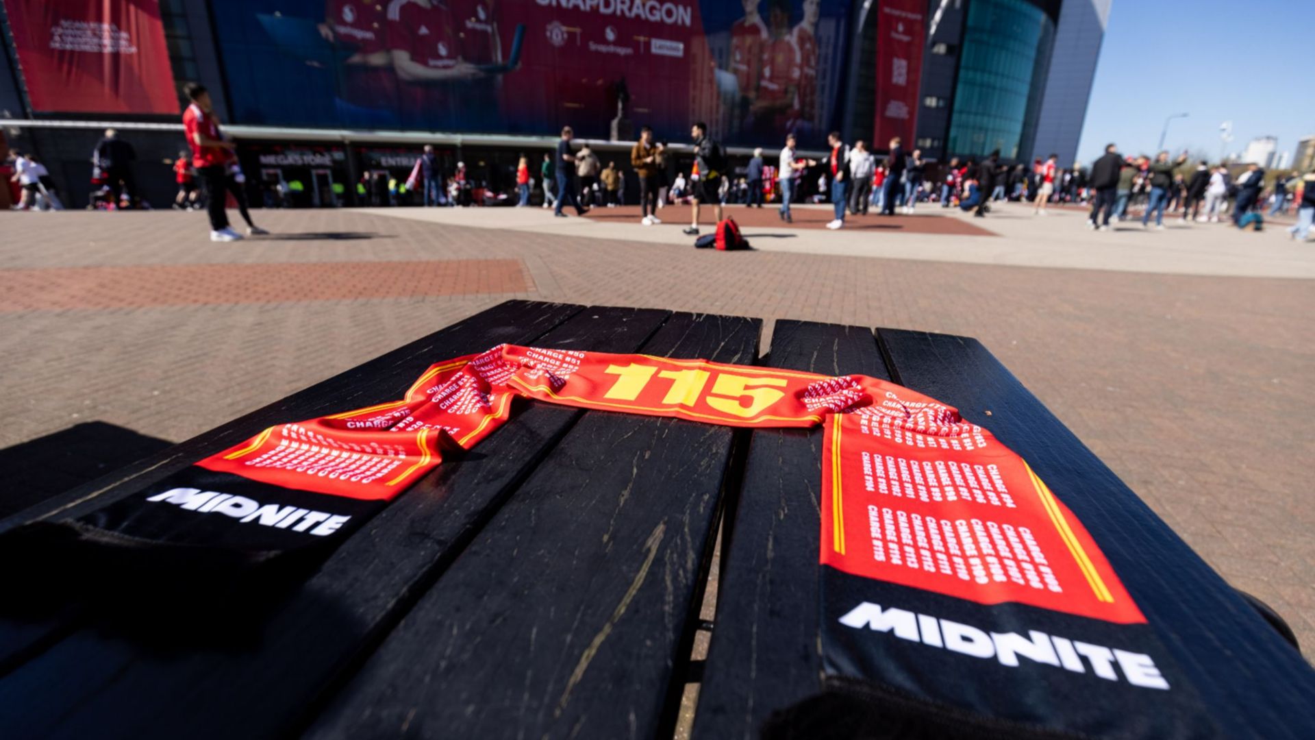 Manchester United 115 scarves City 2024-25