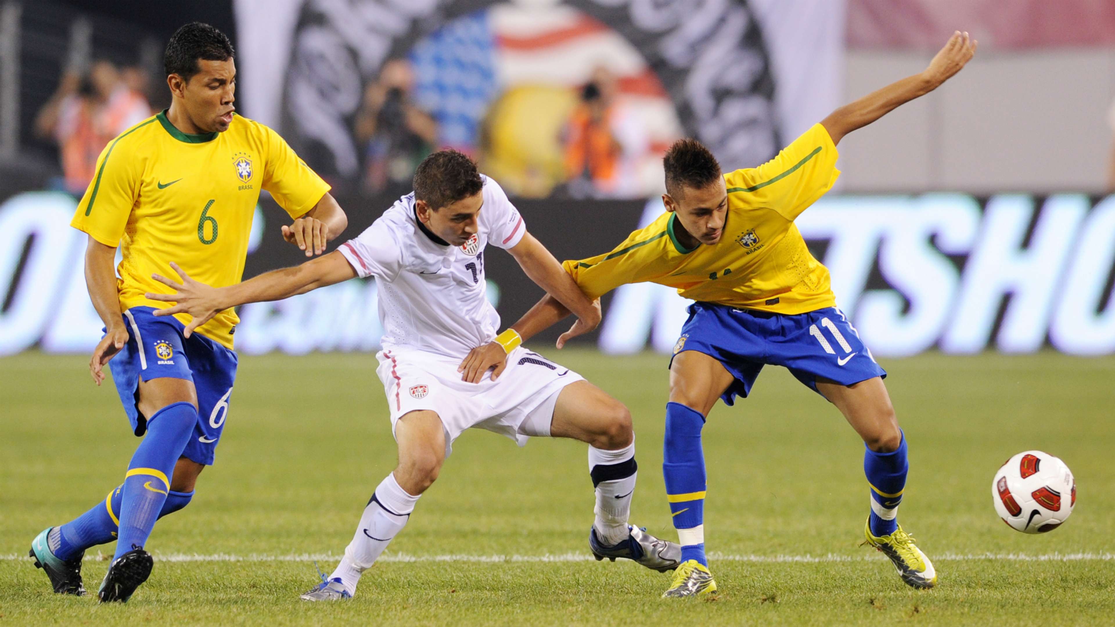 Andre Santos Alejandro Bedoya Neymar Brazil USA 10802010