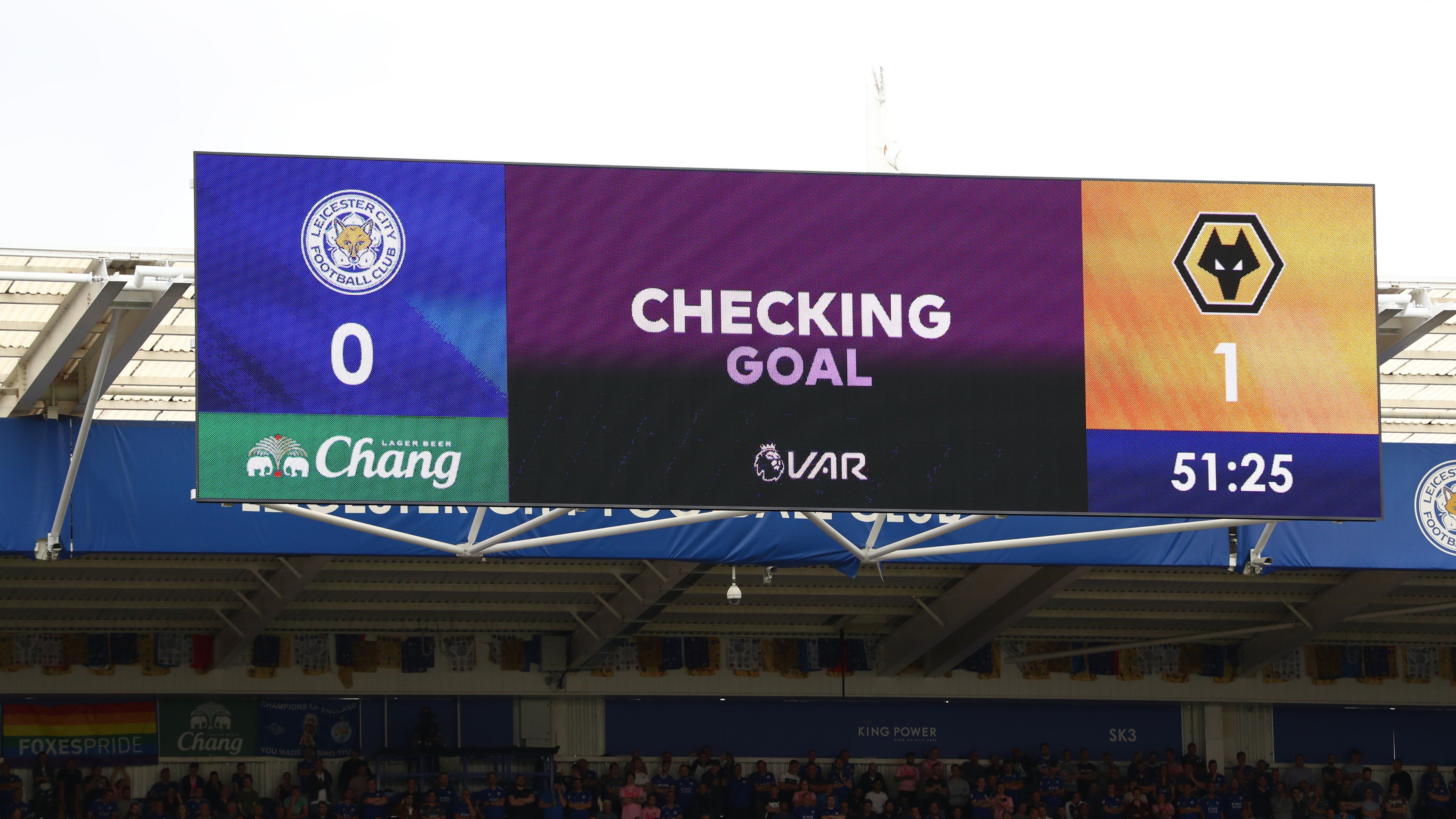 Leander Dendoncker VAR