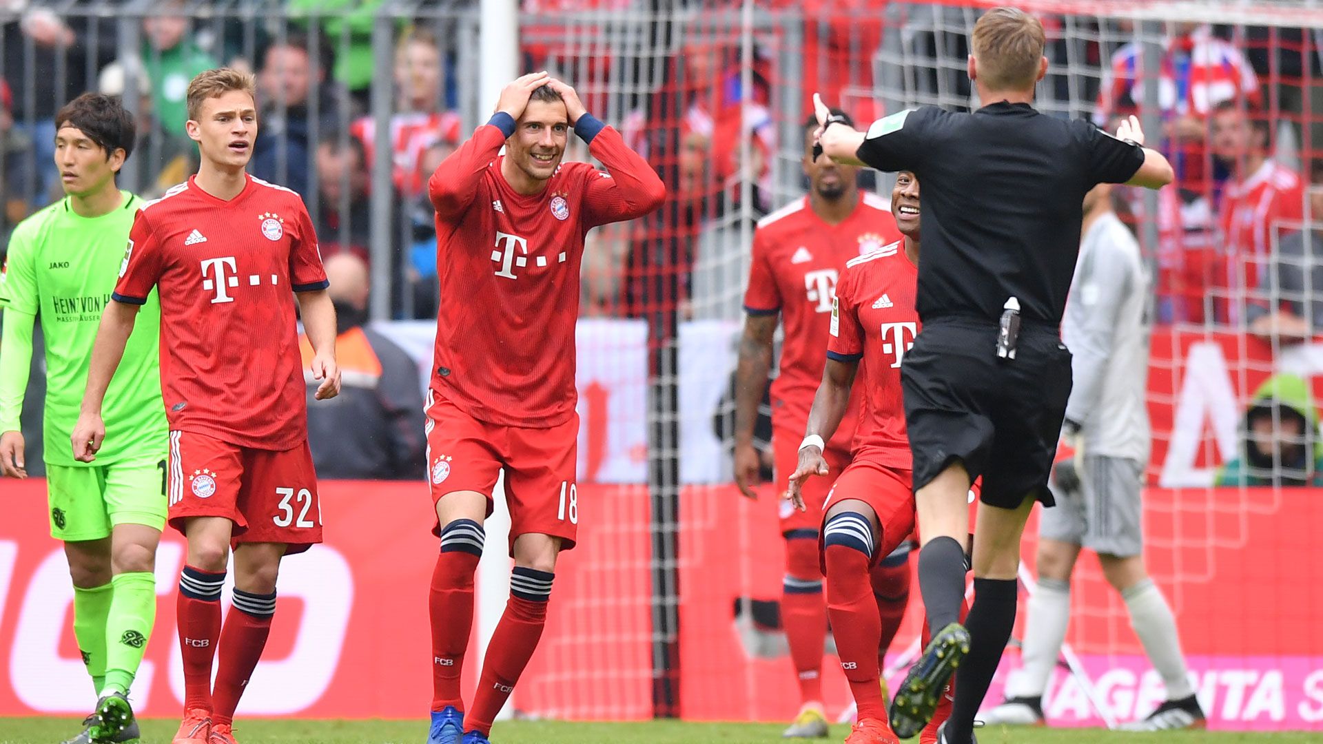 bayern münchen munich hannover hannovre 96 referee goretzka