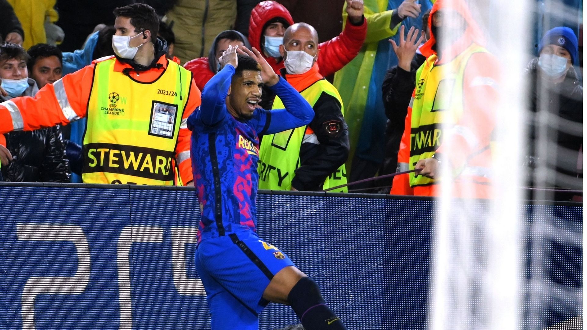 ARAUJO BARCELONA BENFICA 23112021 