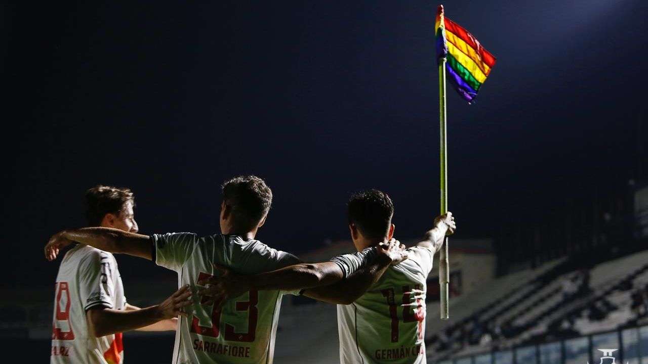 Germán Cano - Bandeira LGBTQIA+ - Vasco 2 x 1 Brusque - Série B 2021