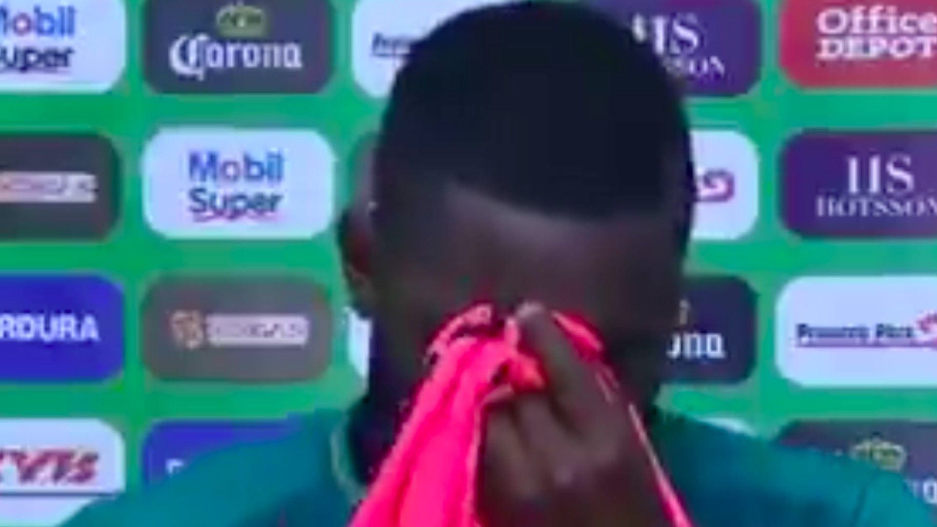Joel Campbell León Lágrimas