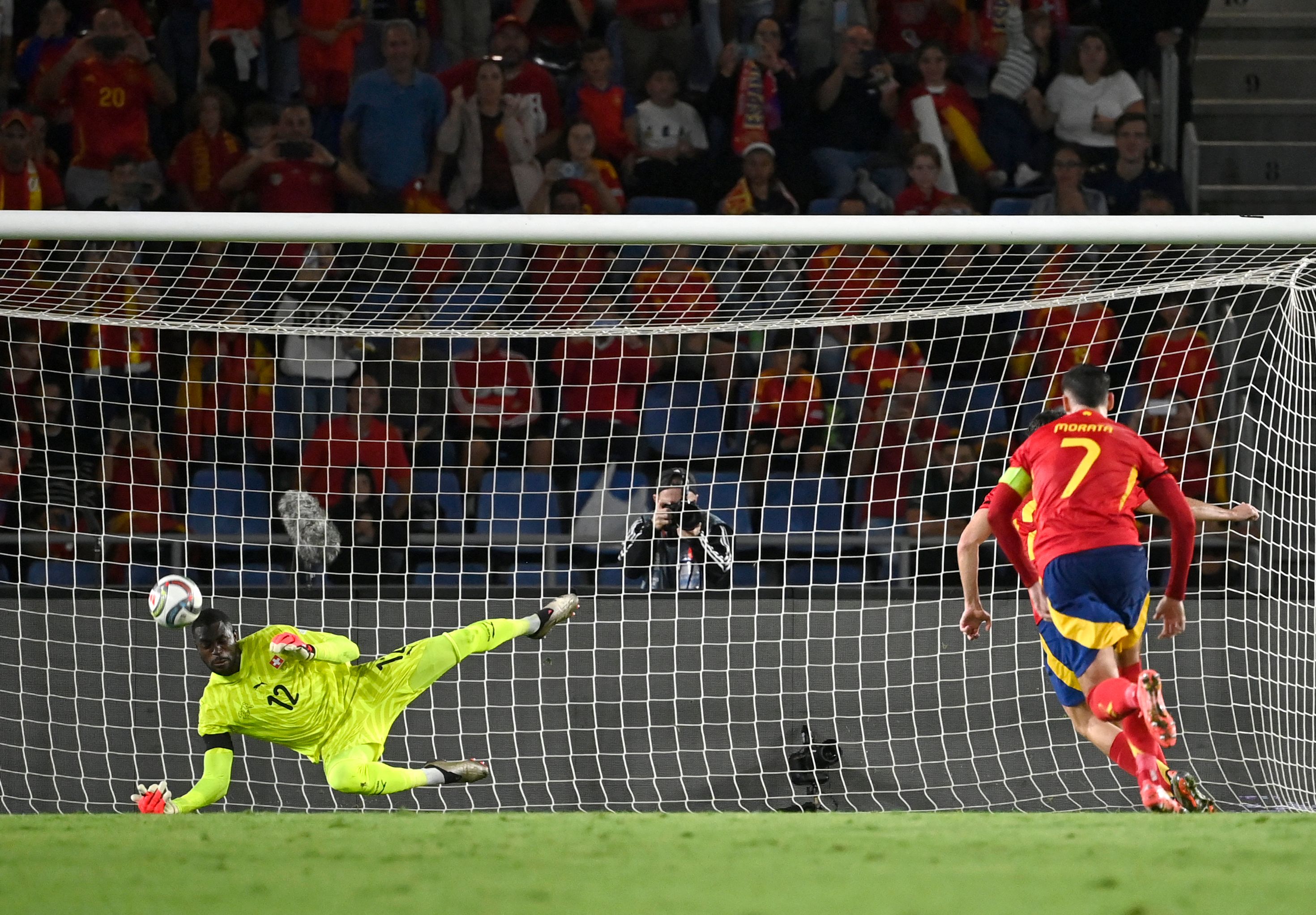 Rigore Pedri Spagna Svizzera