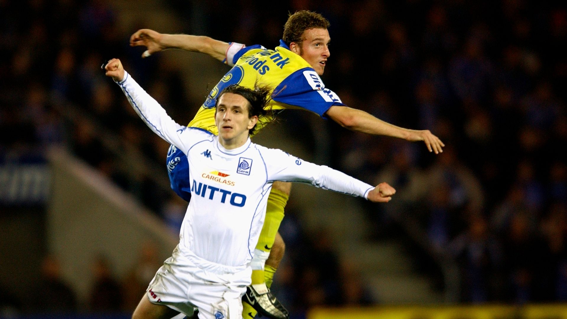 Nicky Hayen. Công Phượng. Công Phượng không có cơ hội ra sân ở Sint-Truidense. Nicky Hayen. Công Phượng khoác áo CLB TP.HCM. Công Phượng gia nhập CLB TP.HCM. CLB TP.HCM. Bầu Đức. Mức lương của Công Phượng. Thu nhập của Công Phượng. HAGL không yêu cầu CLB TP.HCM trả tiền mượn Công Phượng. Công Phượng chia tay Sint-Truidense. Trực tiếp bóng đá. Chuyển nhượng. Chuyển nhượng V.League.