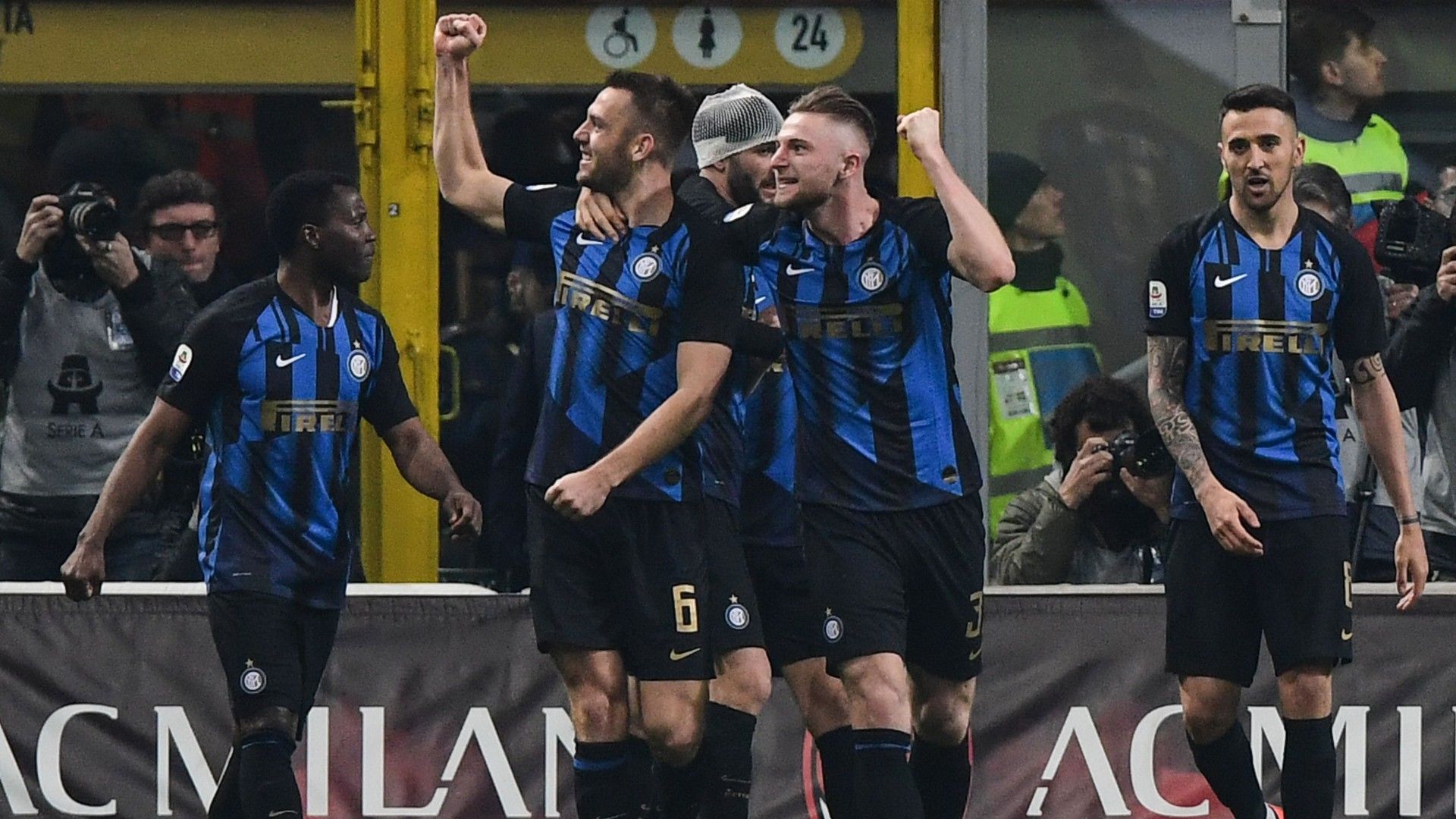 De Vrij celebrating - Milan Inter