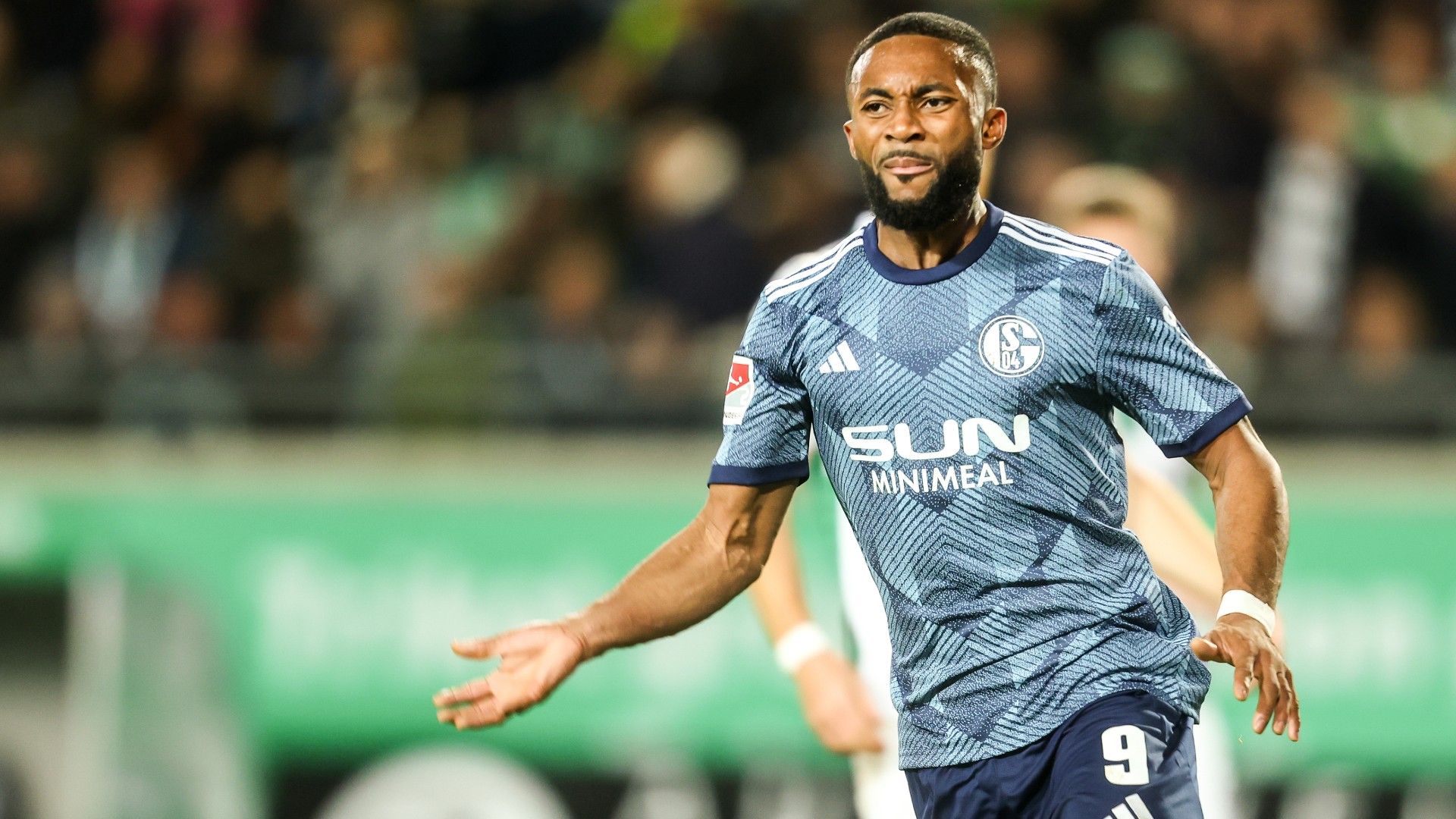Moussa Sylla of FC Schalke 04 celebrates 