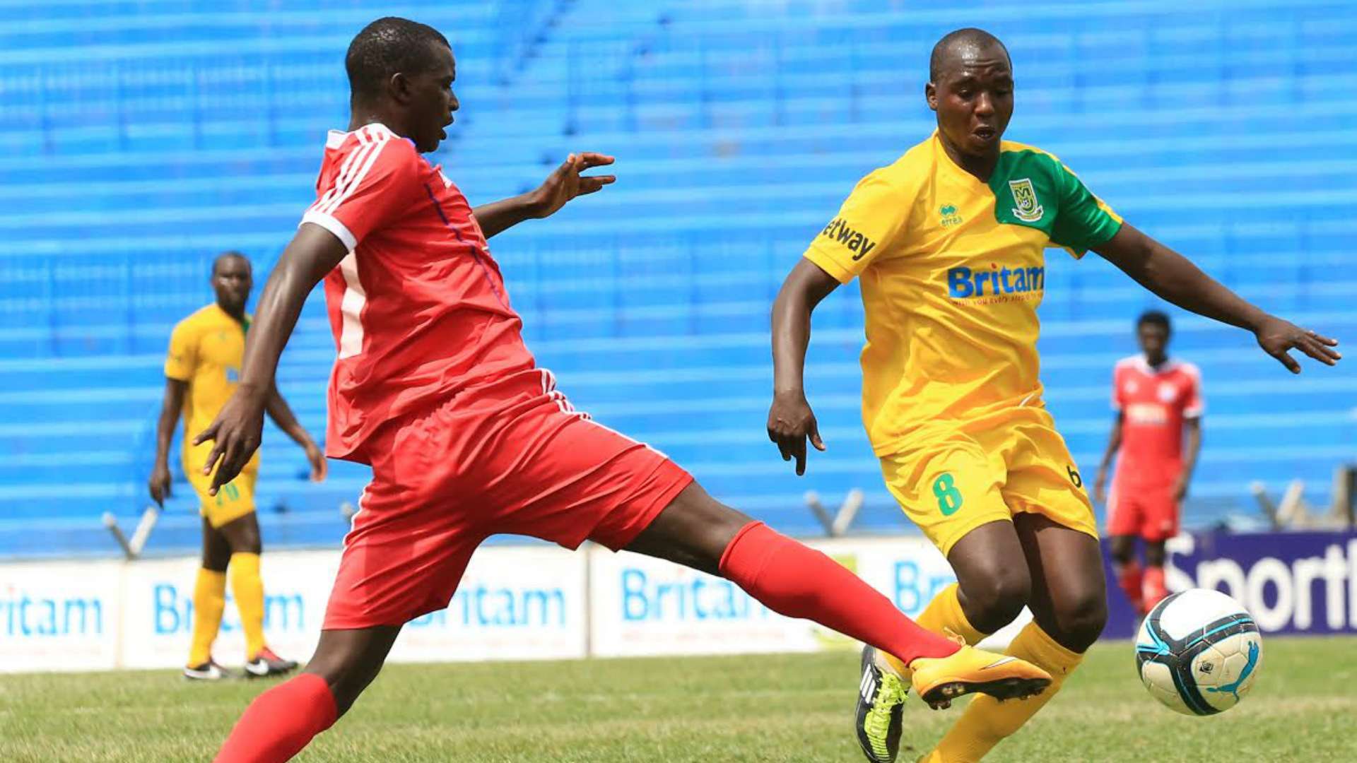 Duncan Otieno of Mathare United v Alphonse Ndonye of Rangers