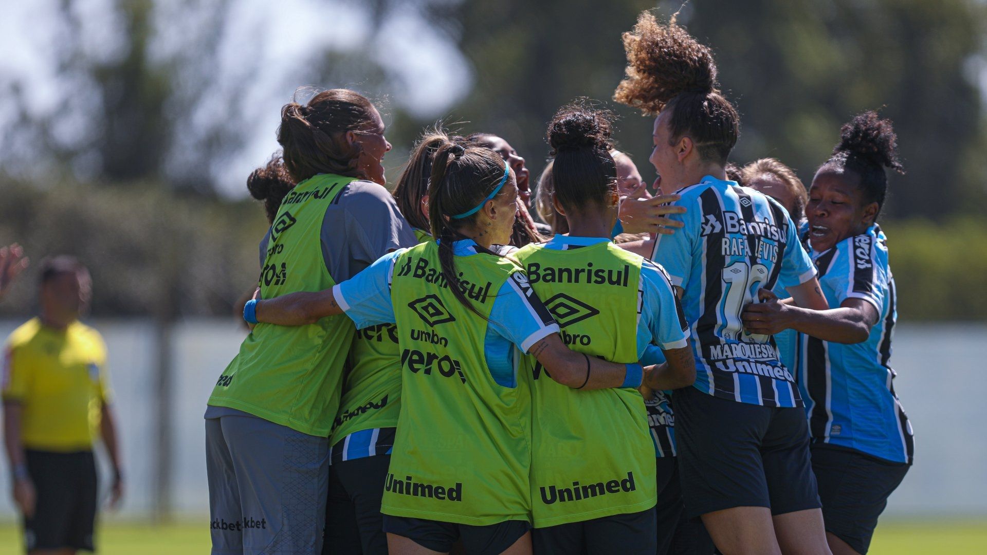 Jogadoras do Grêmio feminino comemoram gol no Brasileirão feminino 2023