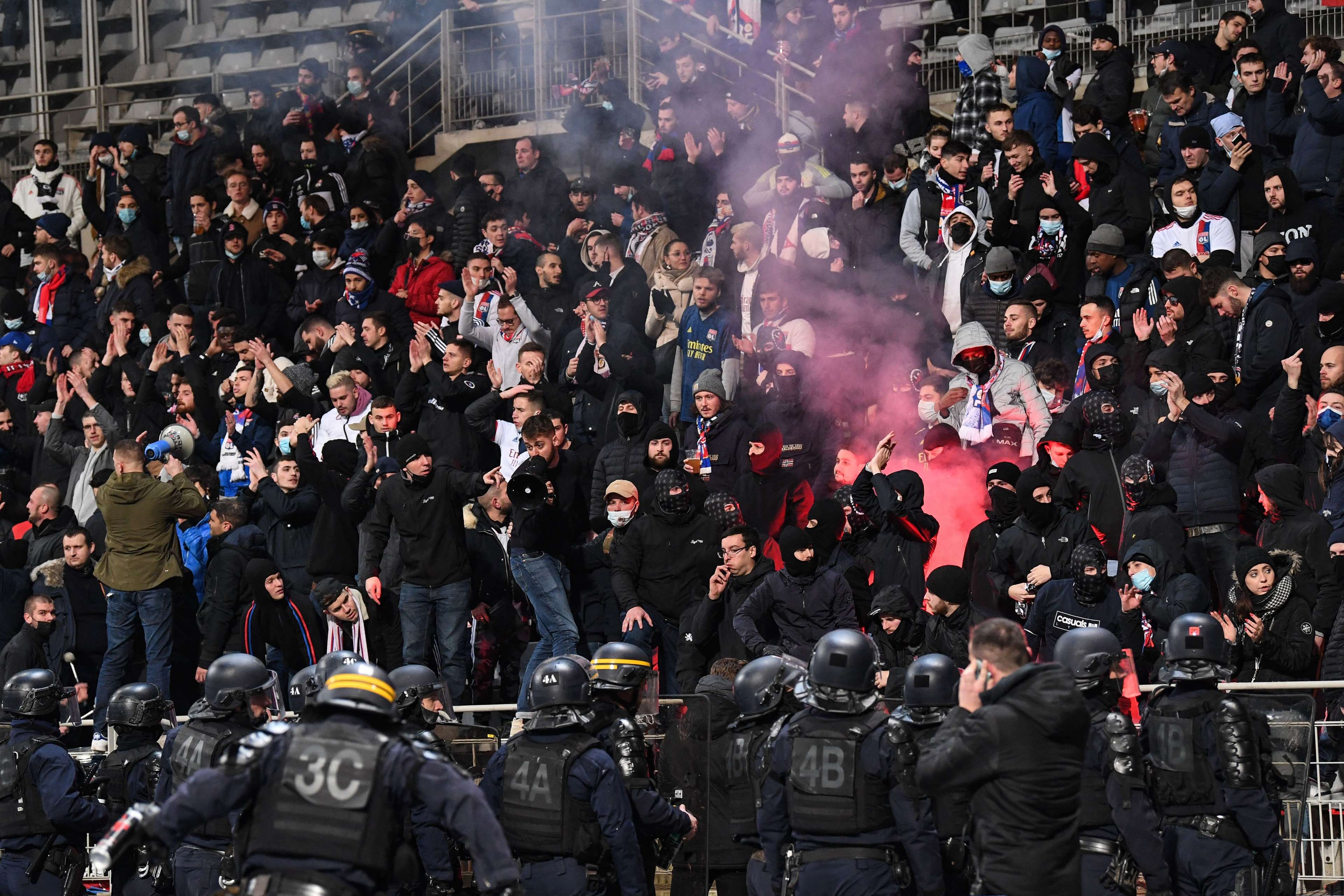 Paris FC-OL, Coupe de France, violence, supporters, 17122021