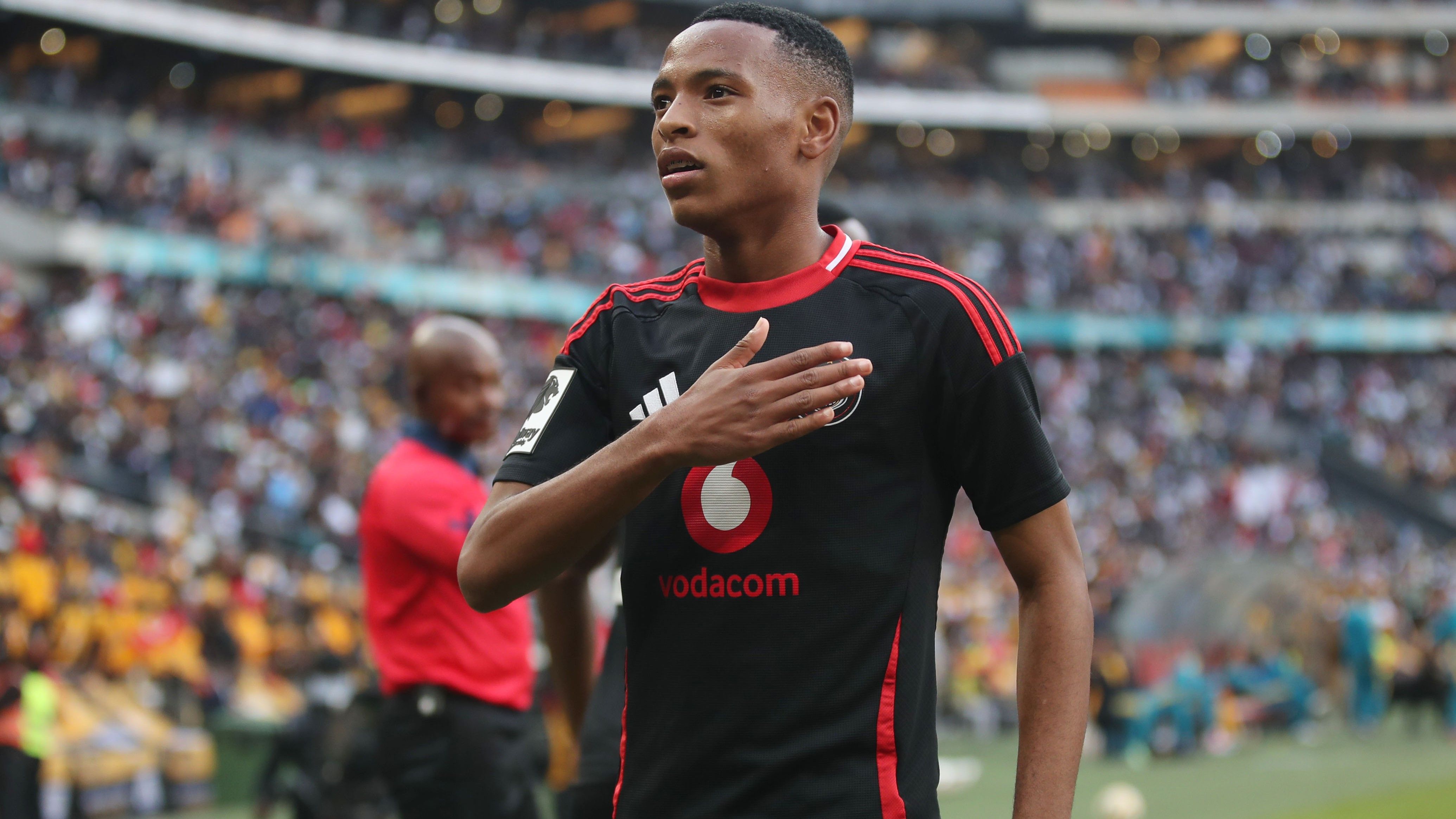 Orlando Pirates legend explains why Relebohile Mofokeng is hesitant to push  for a move abroad - 'I don't think he wants to burn any bridges' | Goal.com  South Africa