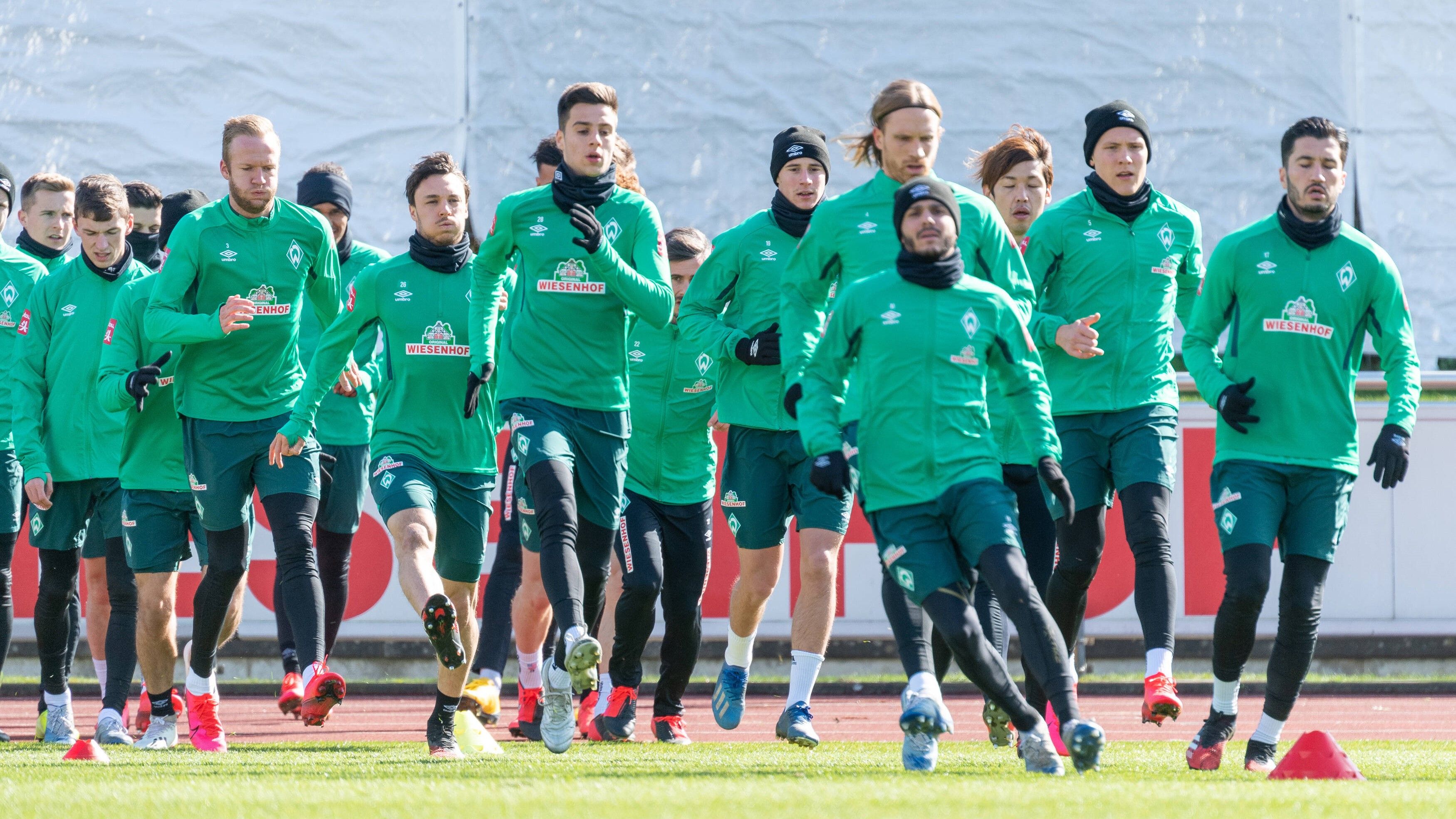 GERMAN ONLY Werder Bremen Training