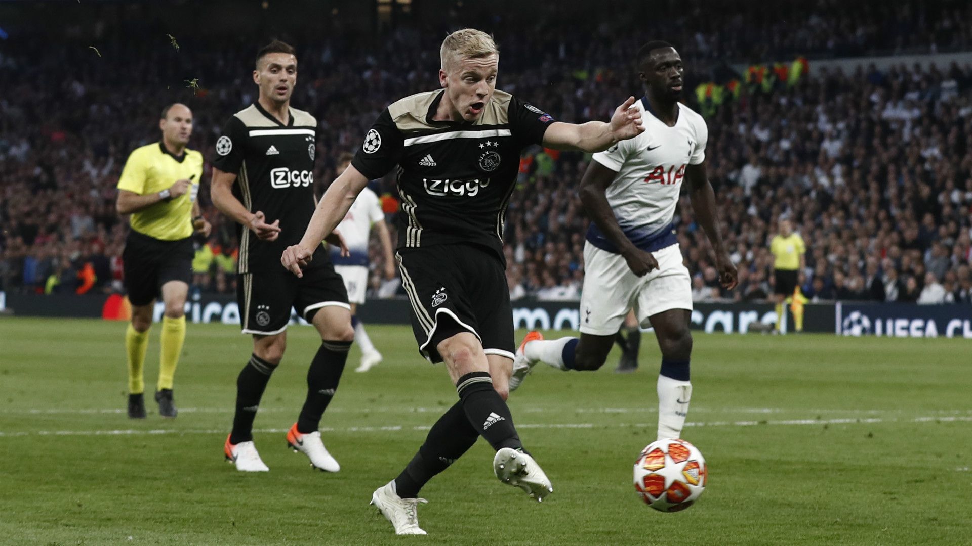 DONNY VAN DE BEEK AJAX CHAMPIONS LEAGUE 30042019