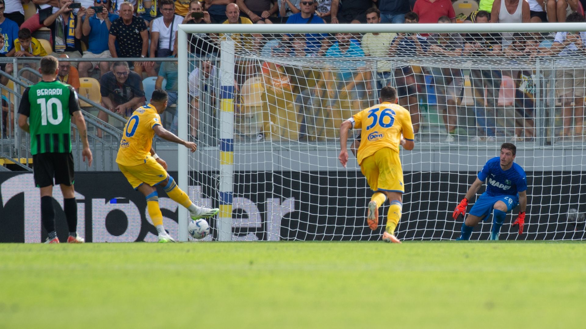 Cheddira penalty Frosinone Sassuolo