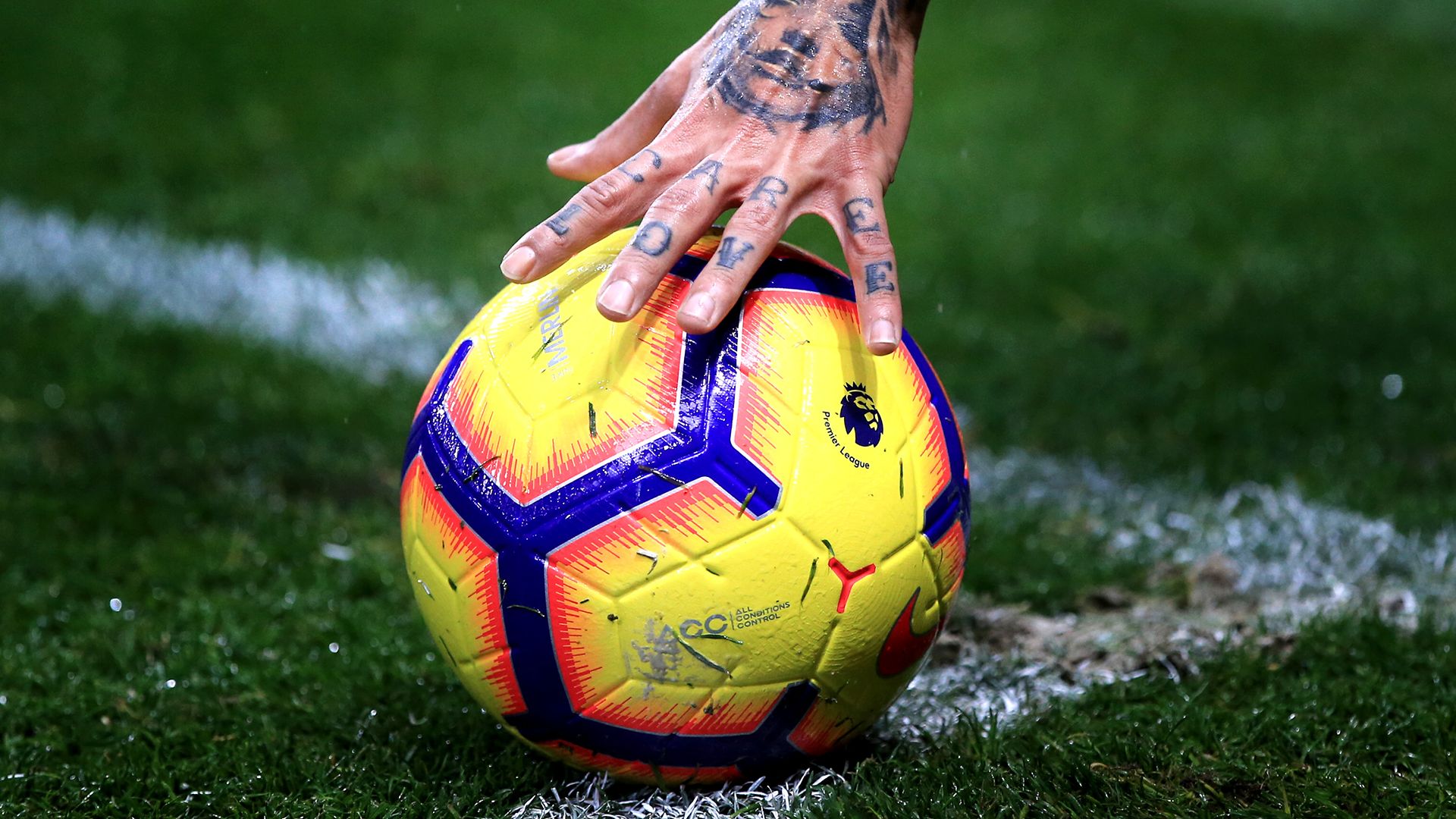 Premier League ball 2018