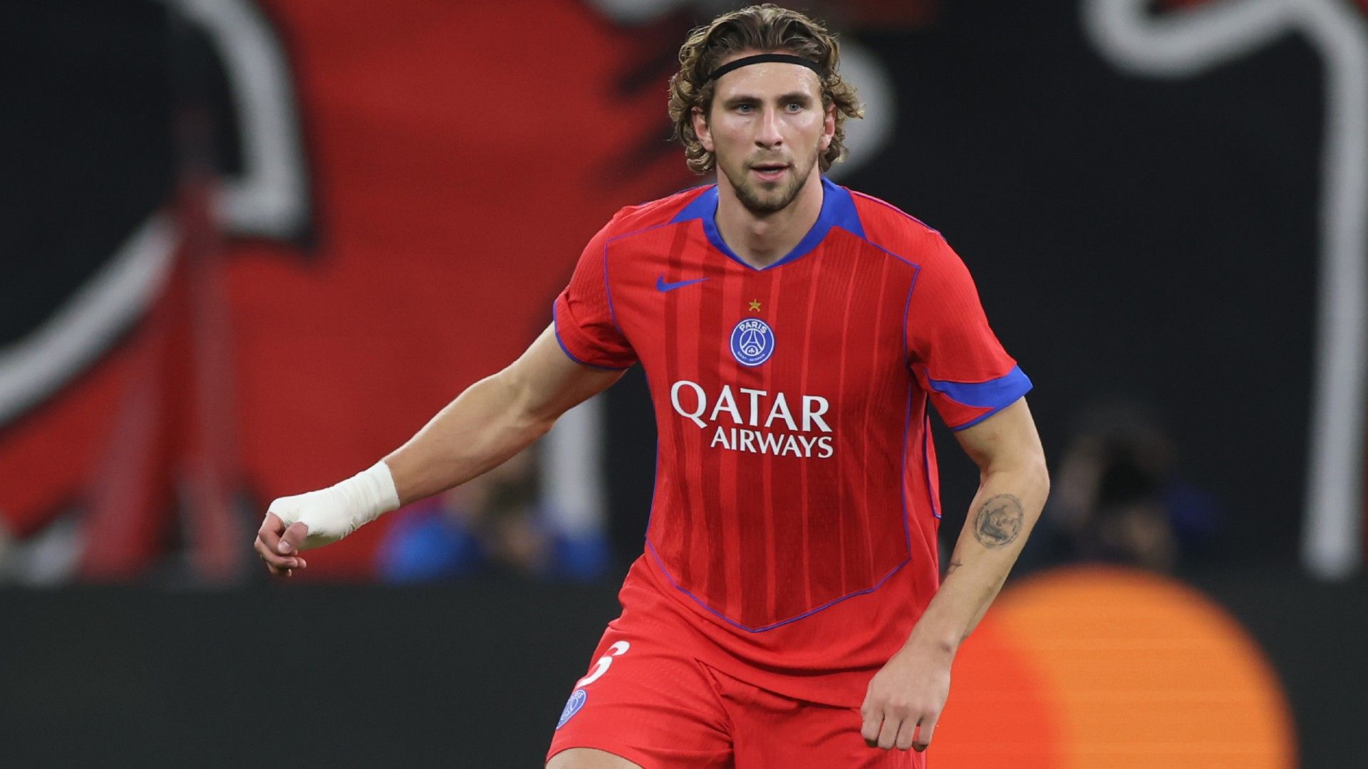 Illya Zabarnyi of Paris Saint-Germain controls the ball 