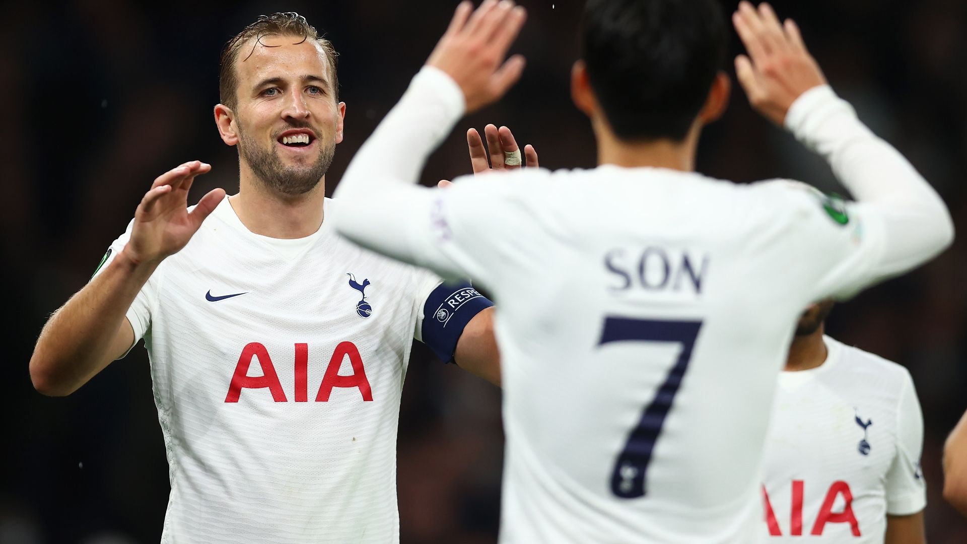 Kane Son celebrating Tottenham Mura Conference League