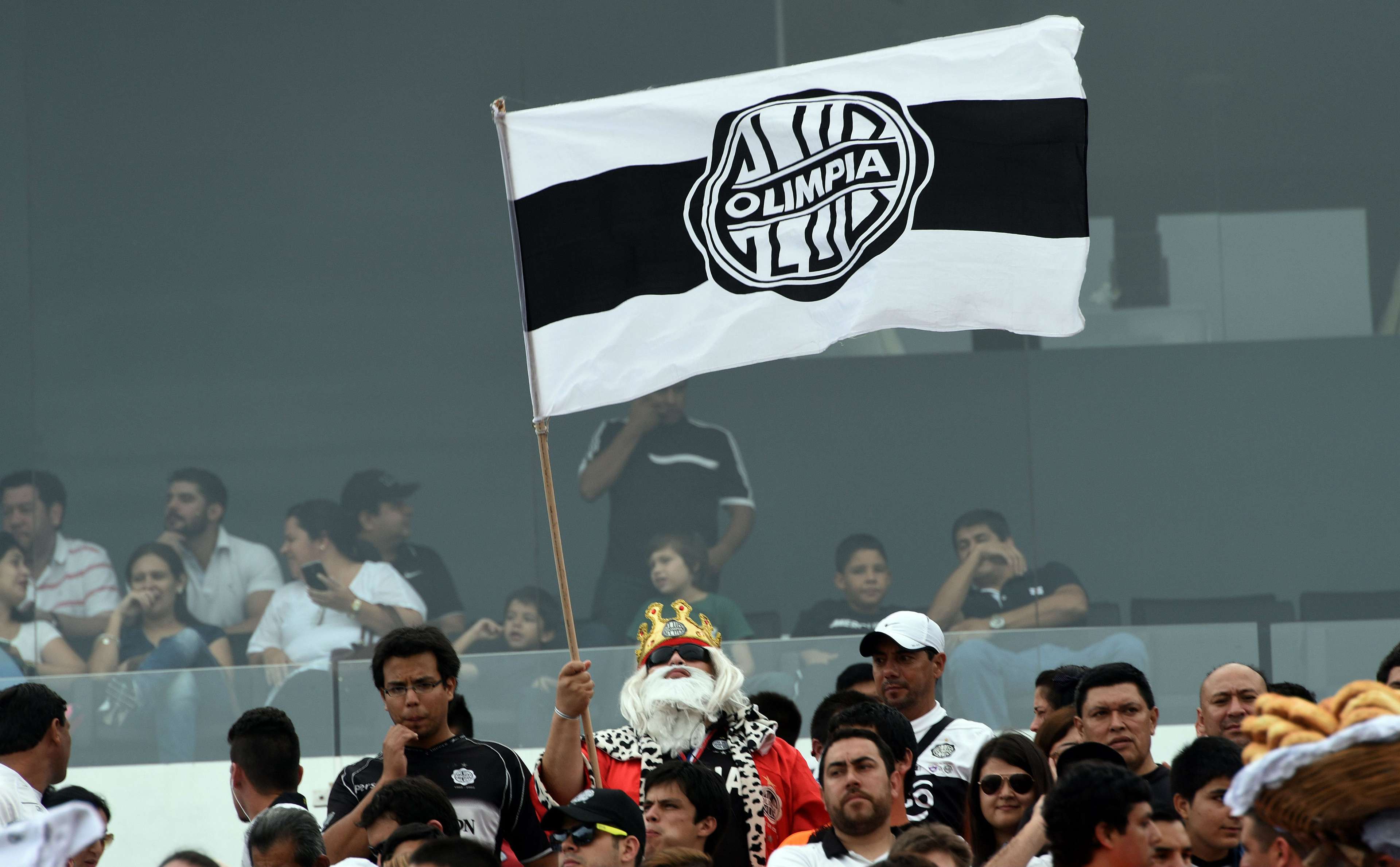 Hinchada Olimpia 3
