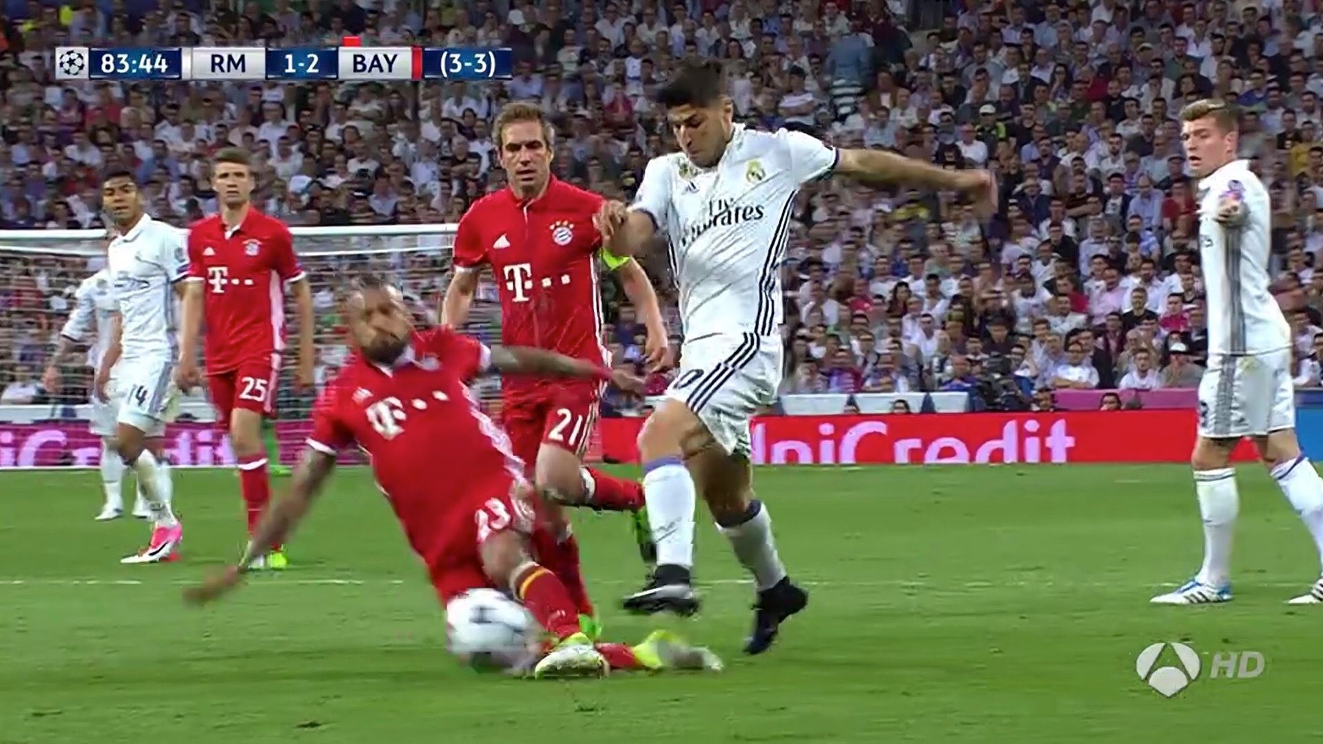 Arturo Vidal Real Madrid Bayern Munich UCL 18042017