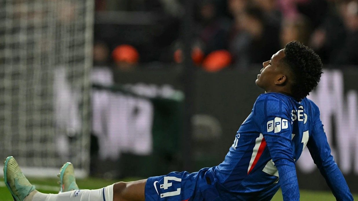 Estevao-Willian-injury-Man-United