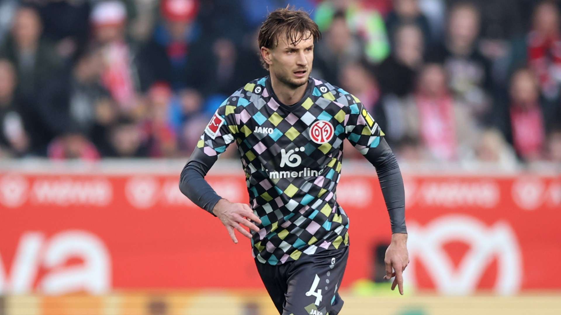 Stefan Posch of 1. FSV Mainz 05 controls the ball