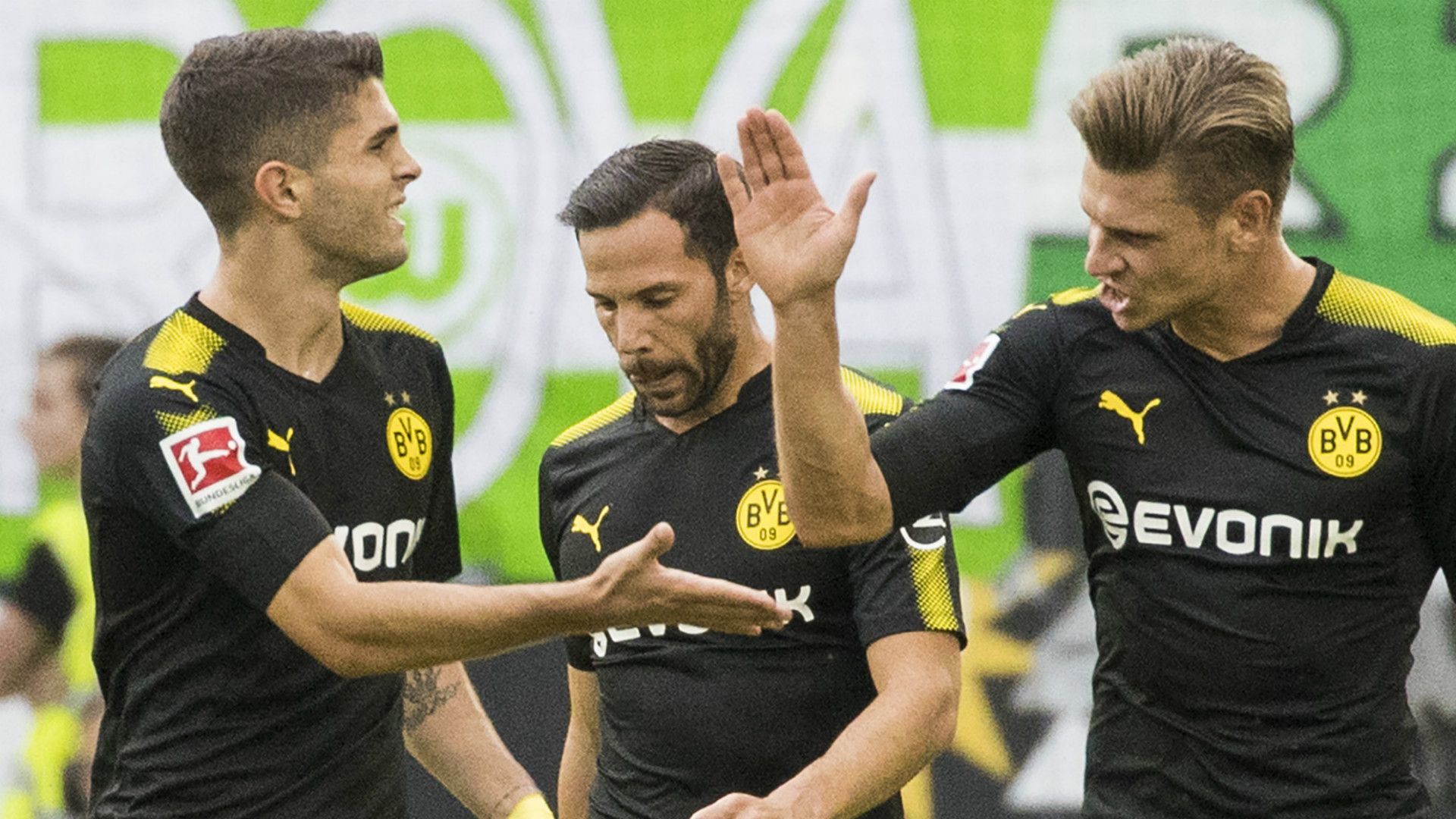 CHRISTIAN PULISIC LUKASZ PISZCZEK BORUSSIA DORTMUND GERMAN BUNDESLIGA 19082017