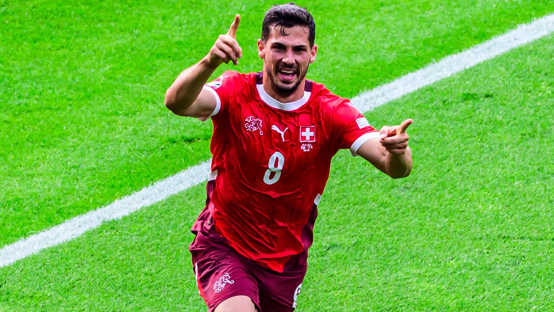  Switzerland's midfielder #08 Remo Freuler (C) celebrates 